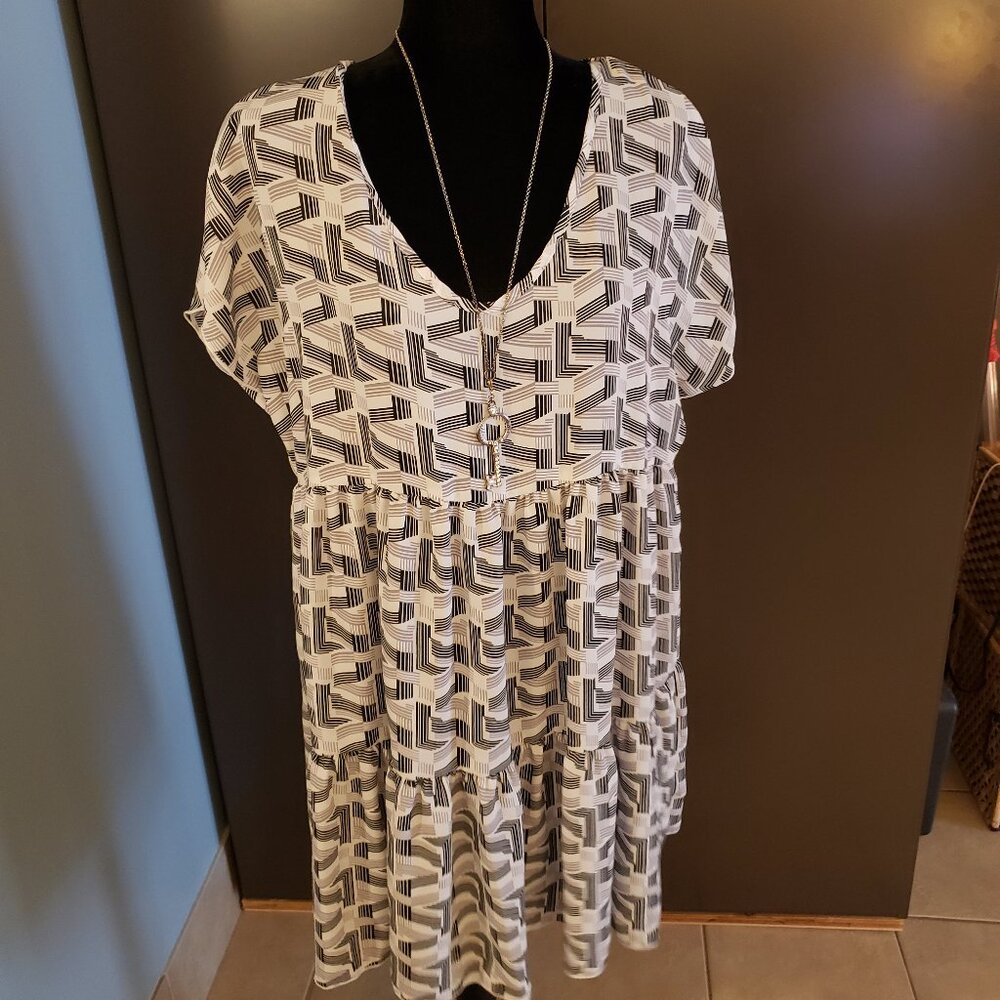 🌈 Black & White Dress